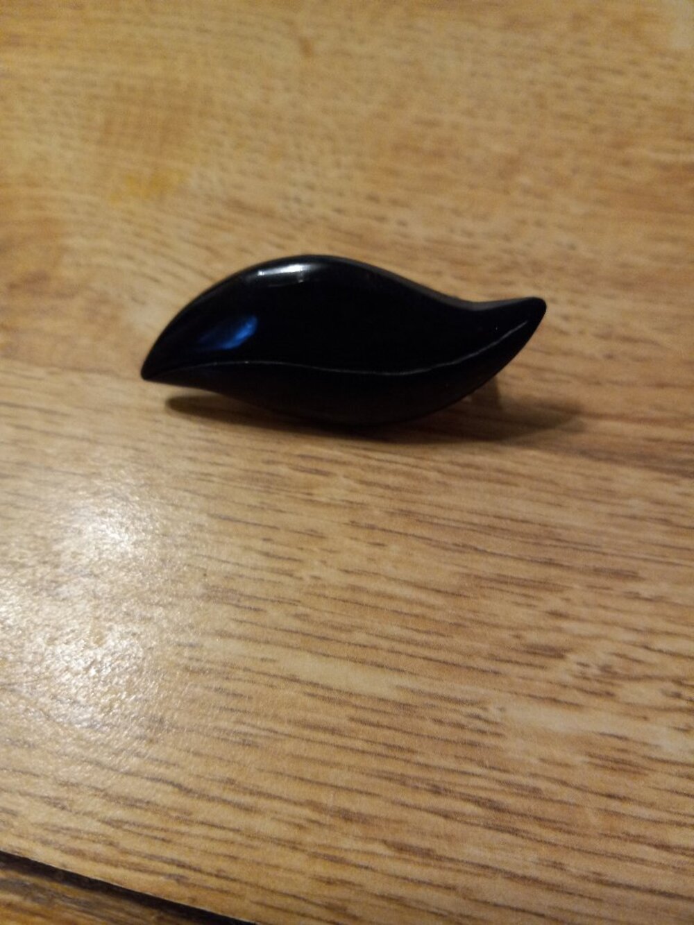 Vintage Black Onyx Scarf Clip in the form of the Lips